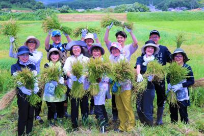 全国まゆみちゃん交流プロジェクト「超早場米収穫祭