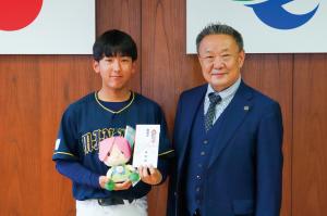 菅野選手が高松市長に大会出場を報告
