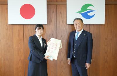 星隊員と高松市長