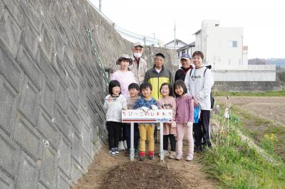幼児の家の園児たちと桝形団地の有志の皆さん