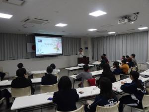 オーストラリアについて発表しているサムさん
