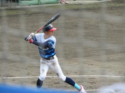 打席に立つ渡辺仁選手