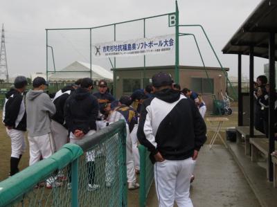 苦しい場面でも円陣を組み声を掛け合う本宮市チーム