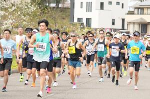 10kmの部（橋本隆光さんとランナー）