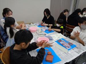 はにわ作りをする様子