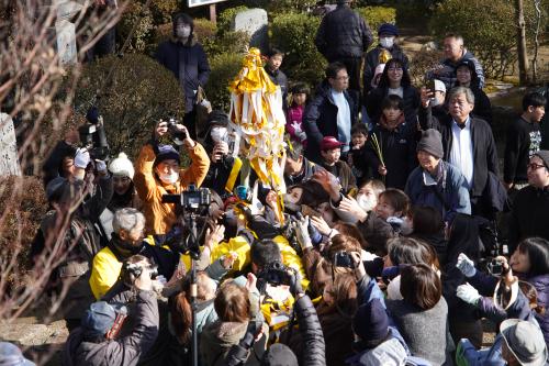 梵天を奪い合う参加者