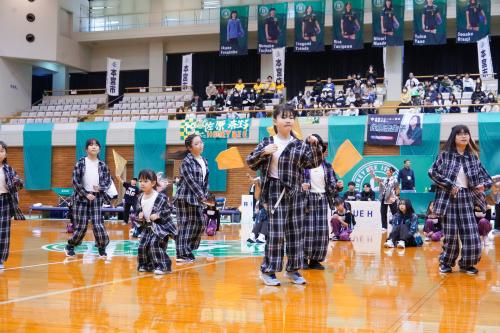 試合前のオープニングパフォーマンス