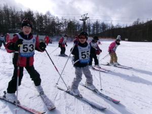 スキーを楽しむ子どもたちの様子