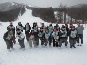 楽しげな子どもたちの集合写真