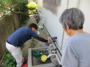 水道設備の無料点検の様子