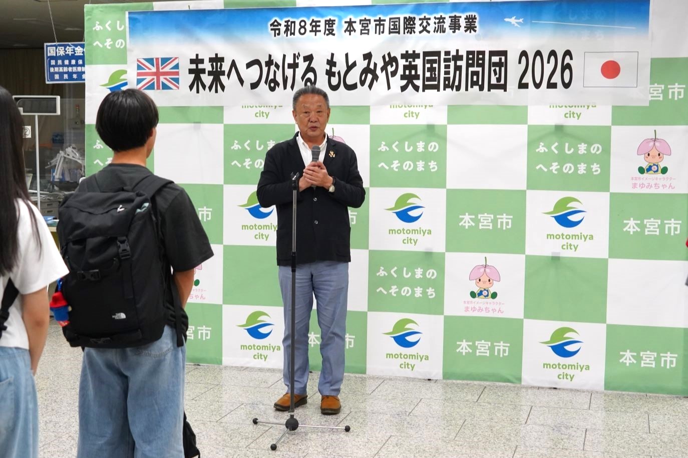 メッセージを伝える高松市長