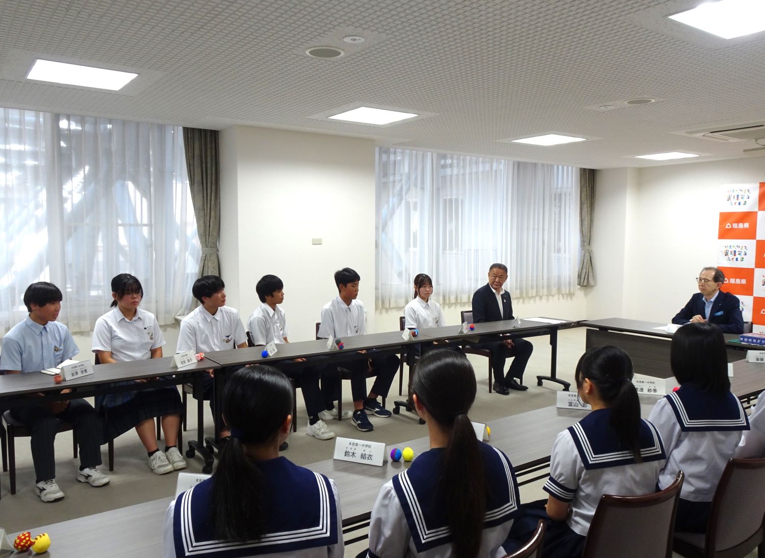 感想を伝える中学生