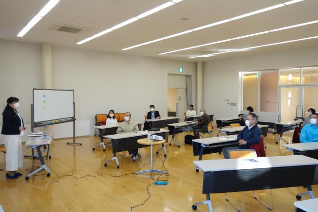 SDGsについて理解を深める参加者